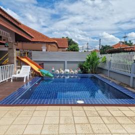 Bluepool Villa Pattaya، فندق في بانغ ساري