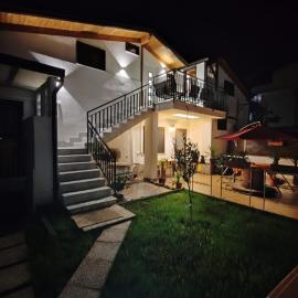 Piano terra casa intera، فندق في كواليانو