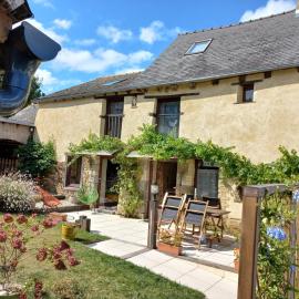 Gite Les Champs, hotel di Évran