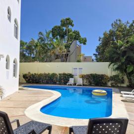 Costambar Ocean Breeze - Beachfront Apartment with Pool