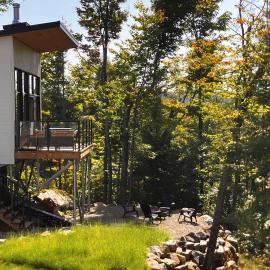 Mini-Meli - Small paradise in the middle of nature، فندق في Sainte Béatrix