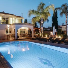 Sunset Villa private complex heated pool, hotel en Ayia Napa