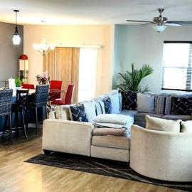 Simple Elegant Single Family Home DT Raleigh, ξενοδοχείο σε Ράλεϊ
