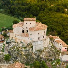 Castel Di Luco - Authentic 11th-Century Castle, Hotel in Acquasanta Terme