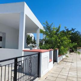 Bungalow House Kiti, seaside, hotel u gradu 'Kiti'