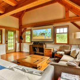 Private Woodland Retreat with Cedar Hot Tub & Mt View, hotel di Gilboa