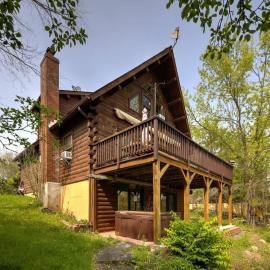 Cozy Athens Cabin on the Lake with Hot Tub & Backyard, Hotel in Athens