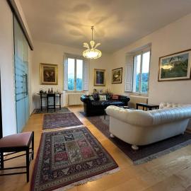 La casa di Perla, Affittacamere in famiglia