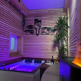 L'instant Duras Love room spa & sauna privés, hotel in Duras