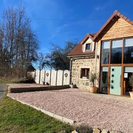 Converted Barn、Saint-Merd-la-Breuilleのホテル