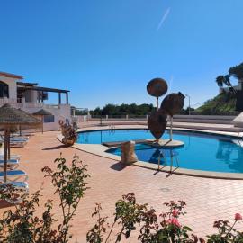 Apartamentos Salema Praia Club, Hotel in Salema