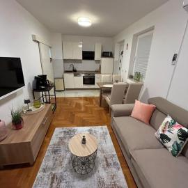 Apartmani Adele, hotel sa Srima