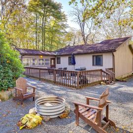 Viesnīca Near Water Parks: Pet-Friendly Tobyhanna Getaway! pilsētā Tobyhanna