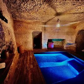 Dreamy space with caved pool