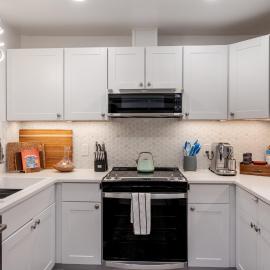 Contemporary Alaska 2-bedroom Apartment, hotelli kohteessa Juneau