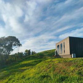 Ngahere Views - Rural Cabin 5 min drive to Raglan township, hotel em Raglan
