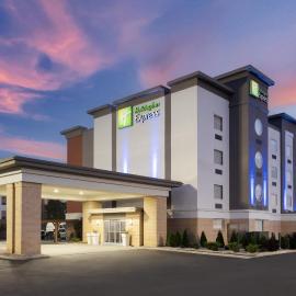 Holiday Inn Express Toledo North by IHG, khách sạn ở Toledo