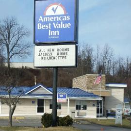 Americas Best Value Inn & Suites St Clairsville Wheeling, хотел в Сейнт Клеърсвил