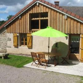 Gîte nature & confort rénové, Plateau des 1000 étangs - WIFI, parking - FR-1-583-302, hotel in Saint-Bresson