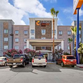 Comfort Suites Laredo - Nuevo Laredo, хотел в Ларедо