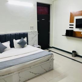 New Hotel Blue Moon