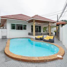Pool Villa 3 Bedrooms, Closeby Patong, Chic and Quiet, hotel u gradu Kathu