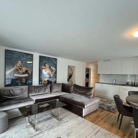Modern Apt with top location in Kloten, hotel u Klotenu