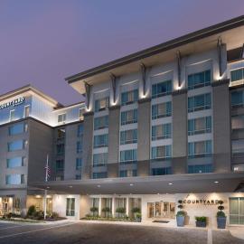 Courtyard by Marriott Atlanta Alpharetta/Avalon Area、アルファレッタのホテル
