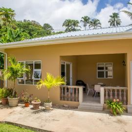 Beau Bassin Inn, hotel in Baie Lazare Mahé