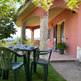 Family Apartment near Castelsardo with Garden