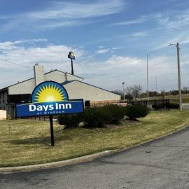 Days Inn & Suites by Wyndham Caseyville