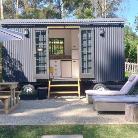 Luxury Shepherds Hut Farm Retreat, hotel in Plettenberg Bay