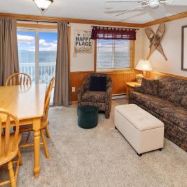 ML390 Cozy Top Floor Less Noise Mountain View WiFi: Snowshoe şehrinde bir otel