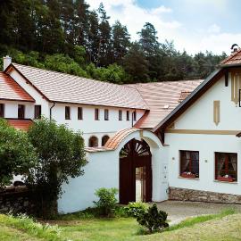 Tříletý Mlýn, hotel in Police