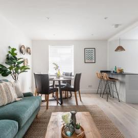 Stylish apartment with parking - Flat 2 Mill House، فندق في بينرين
