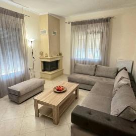 Luxury Countryside House, hotel in Tríkala