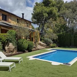 Casa Feliz, hotel in Sant Cebrià de Vallalta