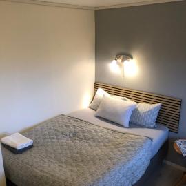 Private room on quiet street, хотел в Будьо