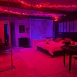 Love Room romantique - Jacuzzi et Sauna intimes
