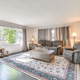 Large Yard & Fire Pit: Pet-Friendly Ravenna Home!, hotel a Streetsboro