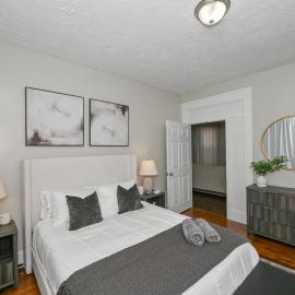 3 Bed Spacious 1st Floor Apt at Tremont, hotel di Cleveland