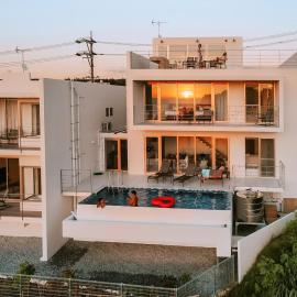 Blue Rela Luxe Resort Okinawa, hotel u gradu Ona