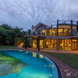 Villa Thuya - 3 Bedroom Oceanfront Villa with Pool, Hotel in Balapitiya