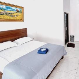 Ayani Guest House RedPartner, hotel en Blitar