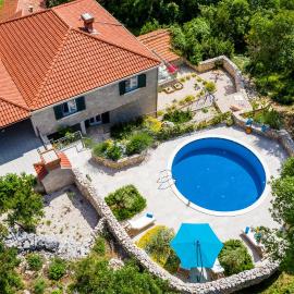 Luxurious Home In Gromaca, Hotel in Gromača