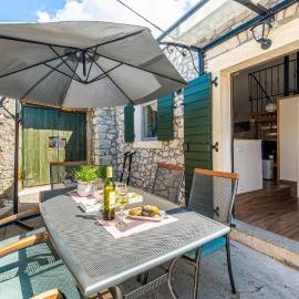 1 Bedroom Beach Front Home In Zaton