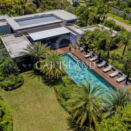 Luxueuse Villa Monticello, Golf & Spa Resort, hotel in Beau Champ
