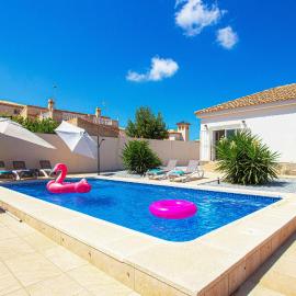Cozy Home In Orihuela, hotel in Orihuela