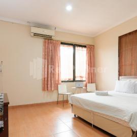 SR Residence near Mall Ciputra Cibubur Mitra RedDoorz, hotel en Bekasi