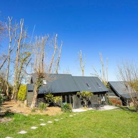 White Hill Lodge - rustic cabin set in a stunning meadow, hotel in Sevenoaks